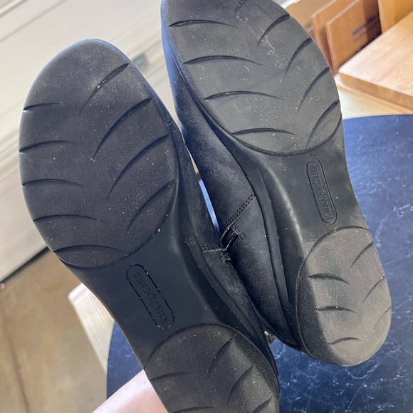 Kim Rogers Black Short Booties size 8. Faux leather boots with grey trim on back - Picture 13 of 16